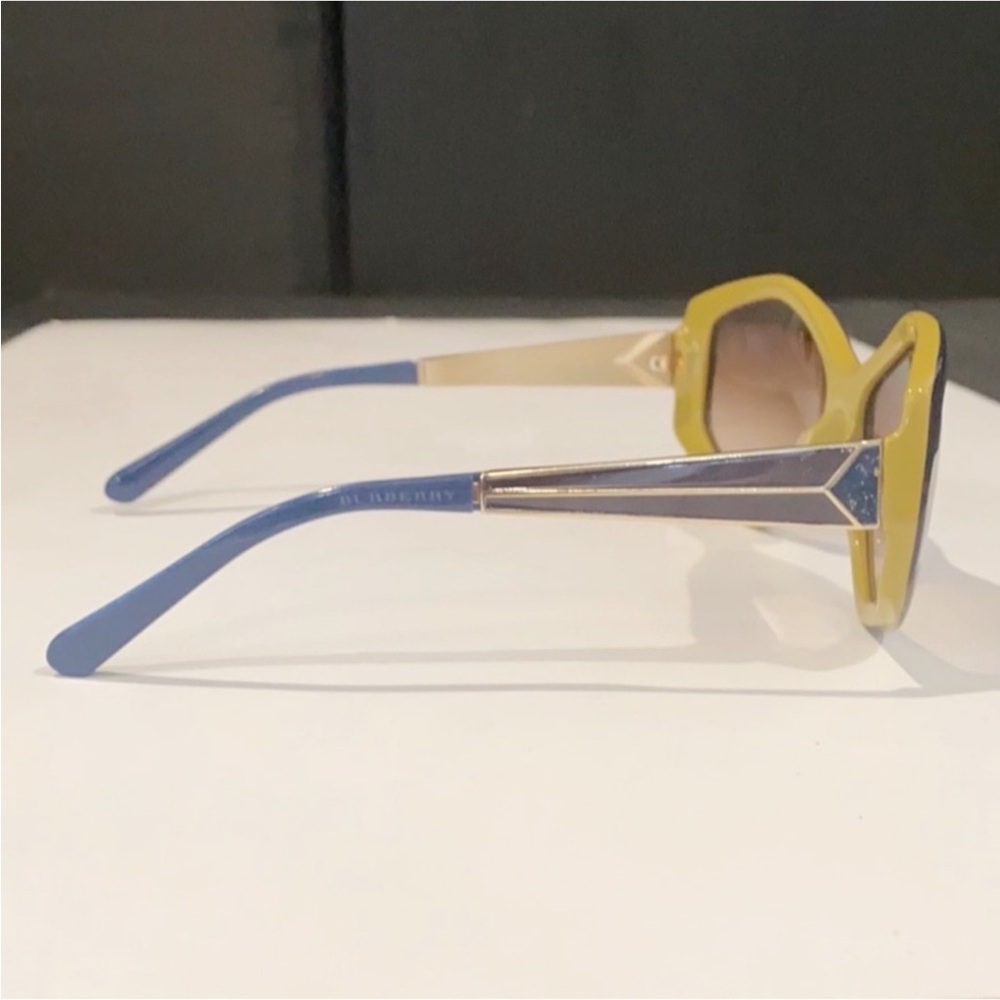 Authentic Burberry luxury designer signature large sunglasses - Picture 8 of 10
